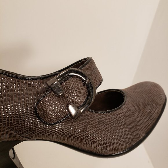 Heels Closed-toe buckle Mary Jane heels - Picture 12 of 16